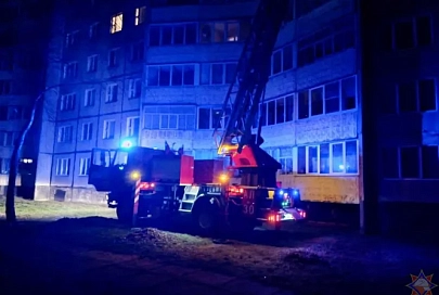 В Светлогорске спасатели МЧС вынесли пенсионера из горящей квартиры